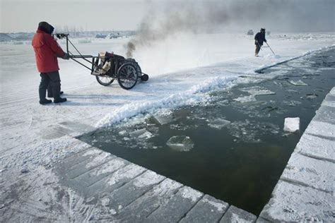 辽河上的采冰人|文章|中国国家地理网