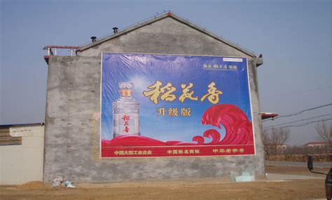 粤江墙绘与广告喷绘在建筑工地外墙比较-广州墙绘-古建彩绘-粤江装饰
