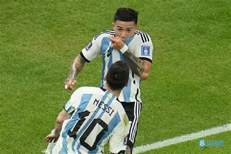 恩佐晒阿根廷国家队训练照 一头银发惹人注目身价队内第一_球天下体育