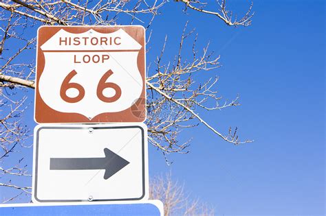 66号路牌旅游风景蓝色公路历史路线地标沙漠旅行标志高清图片下载-正版图片321996022-摄图网