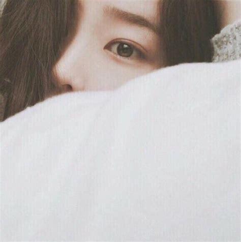 女生头像温柔低头