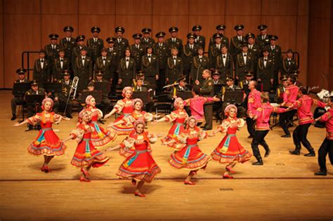 俄国宝红星歌舞团访华 重温苏联百年音乐经典 - 神州乐器网新闻
