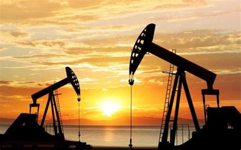 这些石油和天然气股票第四季度有可能继续领涨 石油和天然气行业包括勘探和生产能源的上游公司，运输和储存能源的中游管道公司，以及将石油和天然气提炼 ...