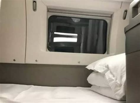 火车软卧有充电的地方吗？硬卧和软卧的区别_车主指南