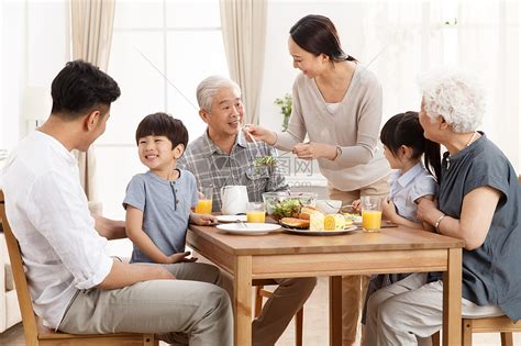 幸福家庭吃早餐高清图片下载-正版图片501896724-摄图网