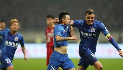 申花表现让沪球迷两难，上港和申花谁更能代表上海
