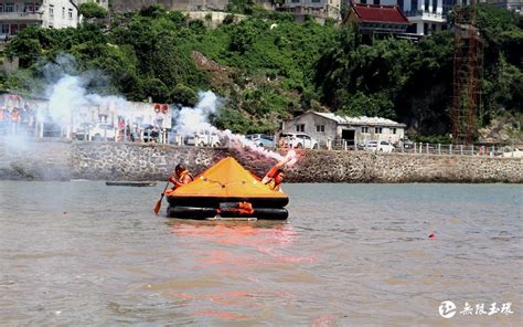 渔船突然着火 警民携手营救4名船员！ - 航运在线资讯网