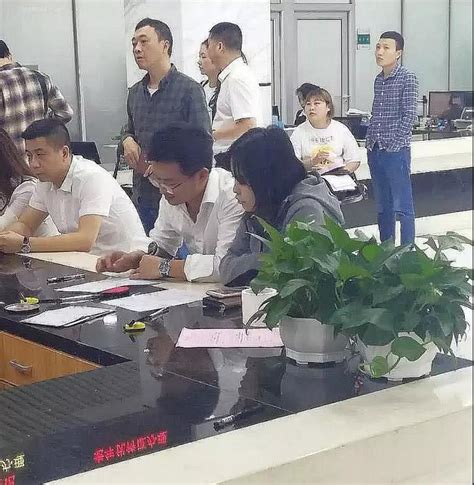 郑州今年的“520”结婚登记有多火爆？来看看排长队的照片……-大河报网