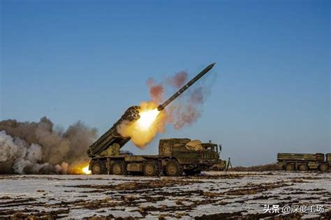 美国终于援助乌克兰巡航导弹！乌军首次发射温压弹：轰击俄军集群