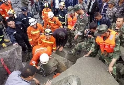 近日，四川乐山市犍为县发生了一起山体垮塌事故，导致14人遇难，5人失联。这起事故引起了全国人民的关注和哀悼。