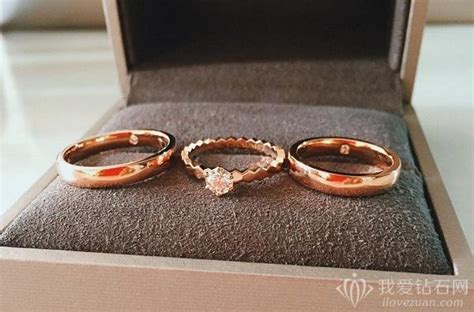 涨知识 订婚戒指和结婚戒指可以一起戴吗 – 我爱钻石网官网