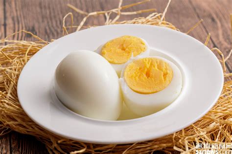 咸鸭蛋和普通水煮鸡蛋哪个热量高？-