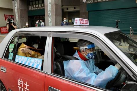 揭秘香港抗疫的士车队：每天接送超千名患者，市民可免费预约_服务_吴坤_南都