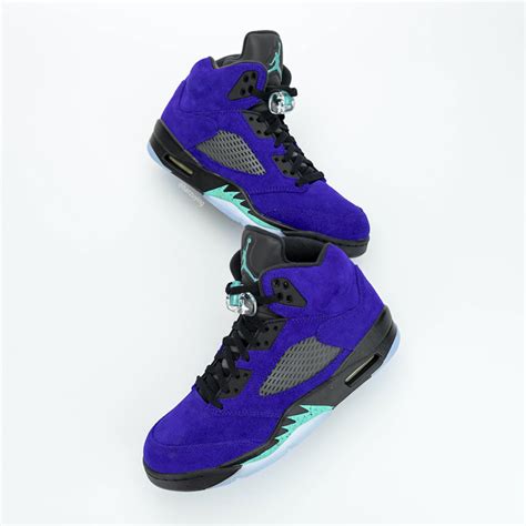 紫葡萄 Air Jordan 5 实物上脚曝光，确定 6 月发售！ 球鞋资讯 FLIGHTCLUB中文站|SNEAKER球鞋资讯第一站