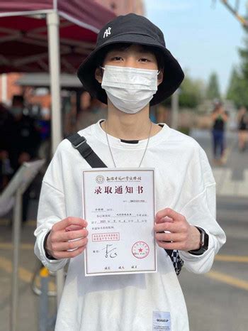 二屁许栋铭图片