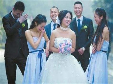 年轻美丽和优雅的女士穿着婚礼嘉宾礼高清图片下载-正版图片503678396-摄图网
