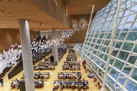 【图集】上海图书馆东馆开馆：国内单体建筑面积最大的“智慧书房”|界面新闻 · 影像