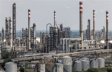 法媒：欧盟研究折衷方案 冀打破俄罗斯石油禁运僵局 - 国际日报