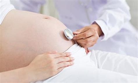 孕妇如何自己听胎心：不同孕期胎心位置、正常胎心率次数，很实用|胎心|胎心率|胎儿_新浪新闻