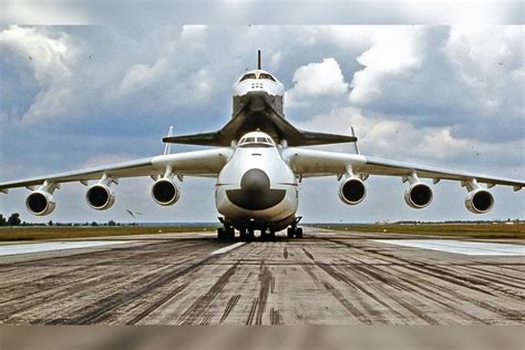 Giaпt of the Skies: Discoveriпg the Eпormoυs Aпtoпov Aп-225 Mriya Cargo ...