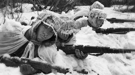 长津湖战役，志愿军在雪地埋伏一夜，1000多人被冻死，令人心酸！_腾讯视频