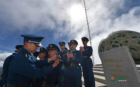 震撼！西部战区空军首次多地举行士官晋升军衔仪式 - 中国军网