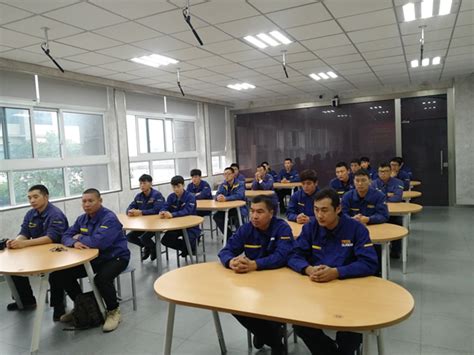 常规培训出特色 精准服务企业发展-培养动态-徐州工程机械技师学院