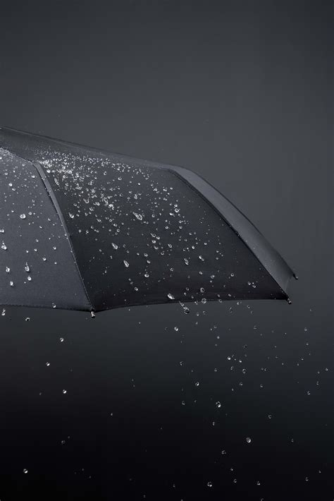 下雨天，雨伞和设计师更配哦_怡美工业设计公司
