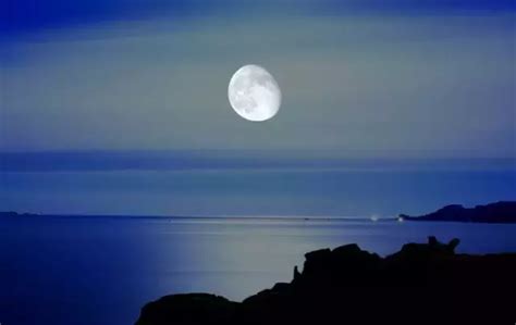 诗词赏析 | 杜甫《月夜忆舍弟》：月是故乡明，一首触动人心的离人诗