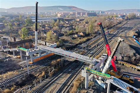 鸡西市恒山线K11公铁立交桥开始架梁施工