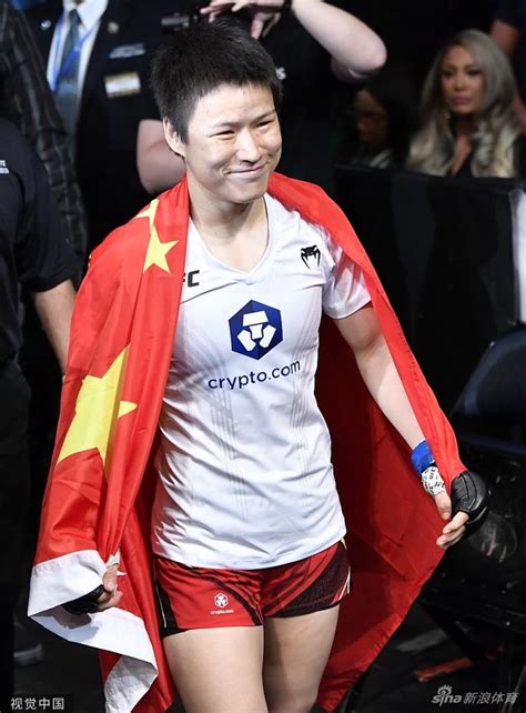 重夺UFC金腰带 张伟丽：我是世界的伟丽_新闻频道_中国青年网