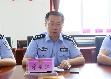 陕西省延安市公安局交警支队向基层单位发放十四运安保警用装备(组图)-特种装备网