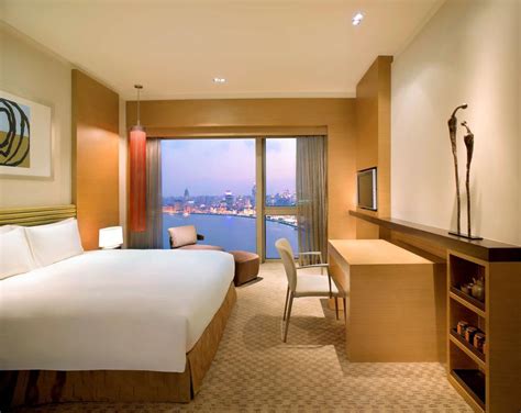 2023上海外滩茂悦大酒店·香荟Aroma美食餐厅,...俯瞰黄浦江，十分的漂亮，...【去哪儿攻略】
