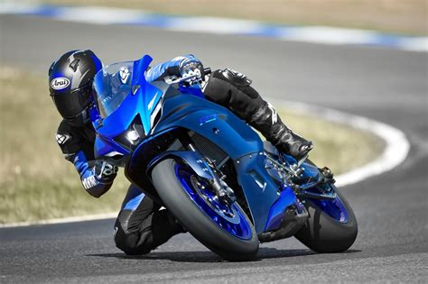 Yamaha launches the new 2021 R7 supersport bike based on the MT-07