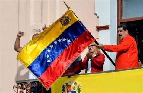 委内瑞拉总统遇刺 保镖第一时间亮出“隐藏装备”|保镖|马杜罗|总统_新浪新闻