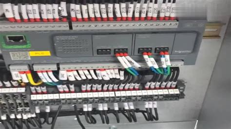 低压单母线分段系统无功补偿装置的共享采样电流电路及无功补偿装置的投切方法与流程