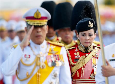 泰国王室发照庆祝国王67岁生日！泰王沉迷于后宫，王后不想演戏了__财经头条