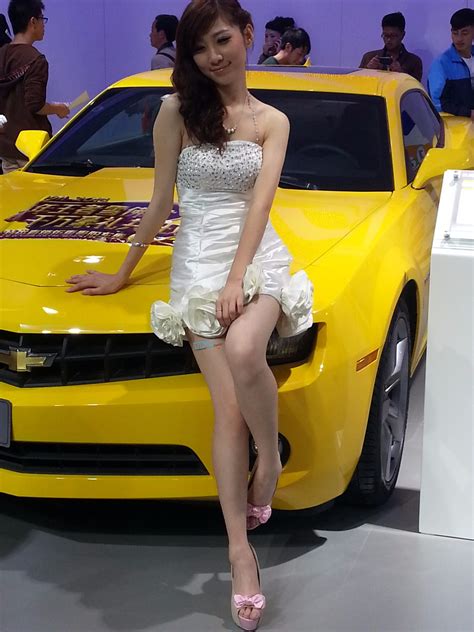 中国十大顶级车模排名，个个魔鬼般身材！_巴拉排行榜
