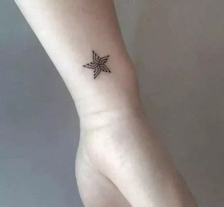 小清新的五角星星图案纹身作品 - 纹身部落