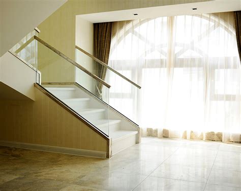 【健步楼梯】上海楼梯厂家-专注实木楼梯,钢木楼梯,铁艺楼梯,玻璃楼梯