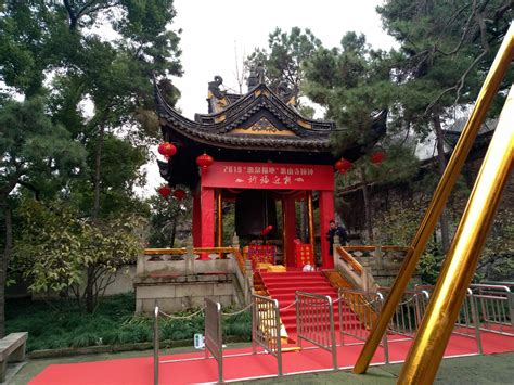 杭州西湖历史上四大古刹之一，属于中国著名寺院之一_寺庙