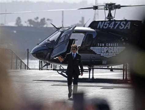 汤姆·克鲁斯自己开直升飞机，空降《壮志凌云2:独行侠》世界首映礼。-其它图片、漫威图片-漫威电影