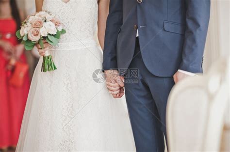 正在举办婚礼的新婚夫妻高清图片下载-正版图片307144883-摄图网
