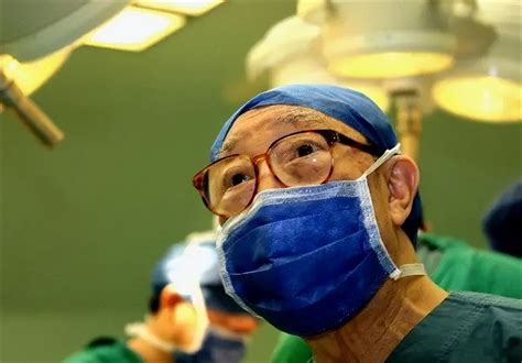 吴孟超，变形的手和16000次手术|外科_新浪新闻