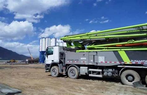 中联重科工程机械助力拉萨市政建设 重型车网——传播卡车文化 关注卡车生活