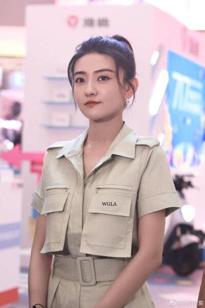梁雅图片