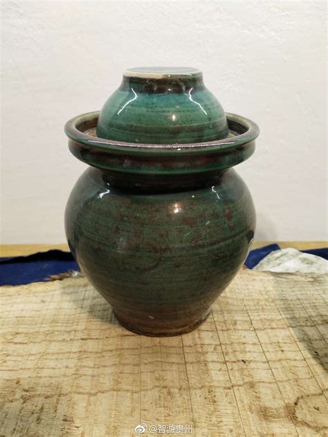 牙舟陶，是贵州陶瓷艺术中的“精绝”之作。在六百多年的发展历程中