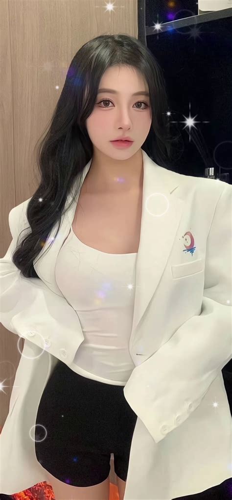 半裸小姐姐壁纸图片