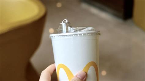 麦当劳中国宣布逐步停用塑料吸管