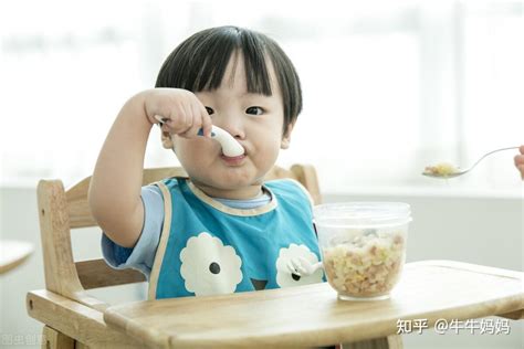 孩子4岁还不会自己吃饭，在幼儿园瘦了好几斤。宝宝多大可以自主进食？ - 知乎